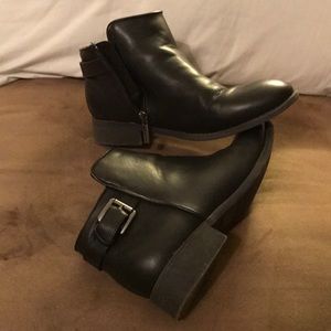 Kids black boots. Like new.